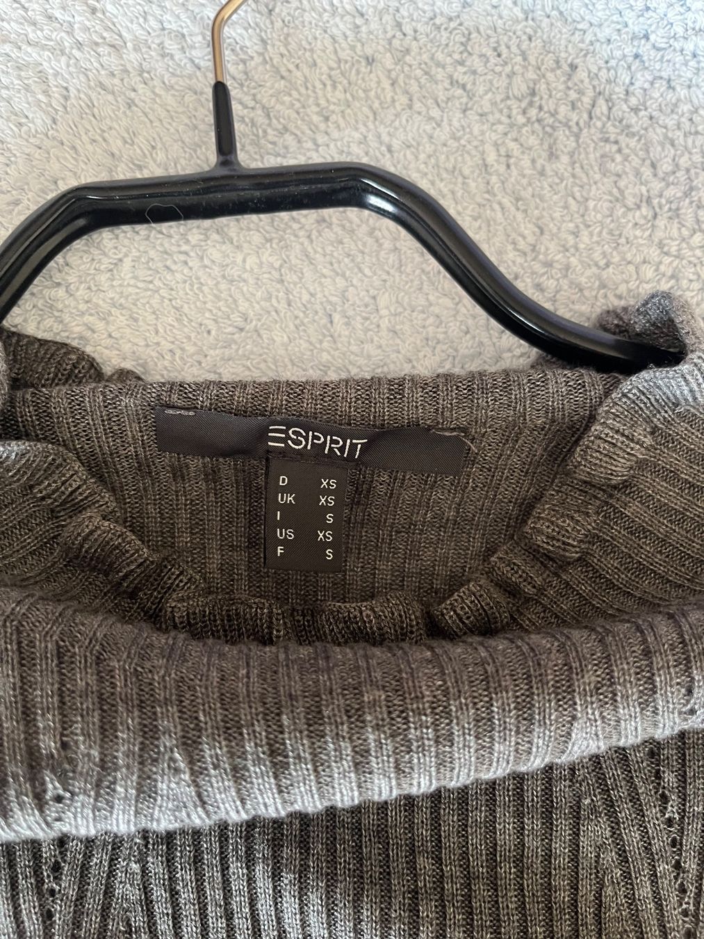 Esprit Pullover & Sweatshirts: Esprit Strickpullover XS mit Wolle, Grau - Top Zustand! – Neu (gemäss Beschreibung) aus Appenzell von Pontigui2007 1