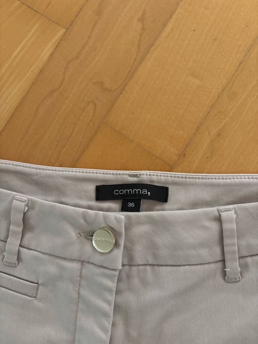 Comma Hosen: Chino Hose Comma beige  Gr 36  – Gebraucht aus Embrach von Dmoney 1