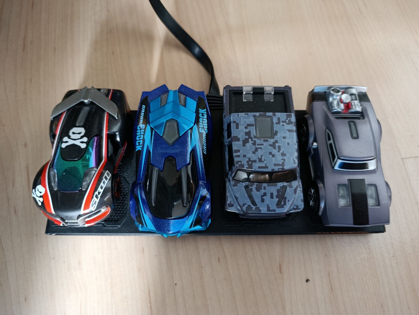 Anki Giocattoli: Anki Overdrive Starter Kit - mit Zusatzautos – Usato da Rorbas venduto da infero 2
