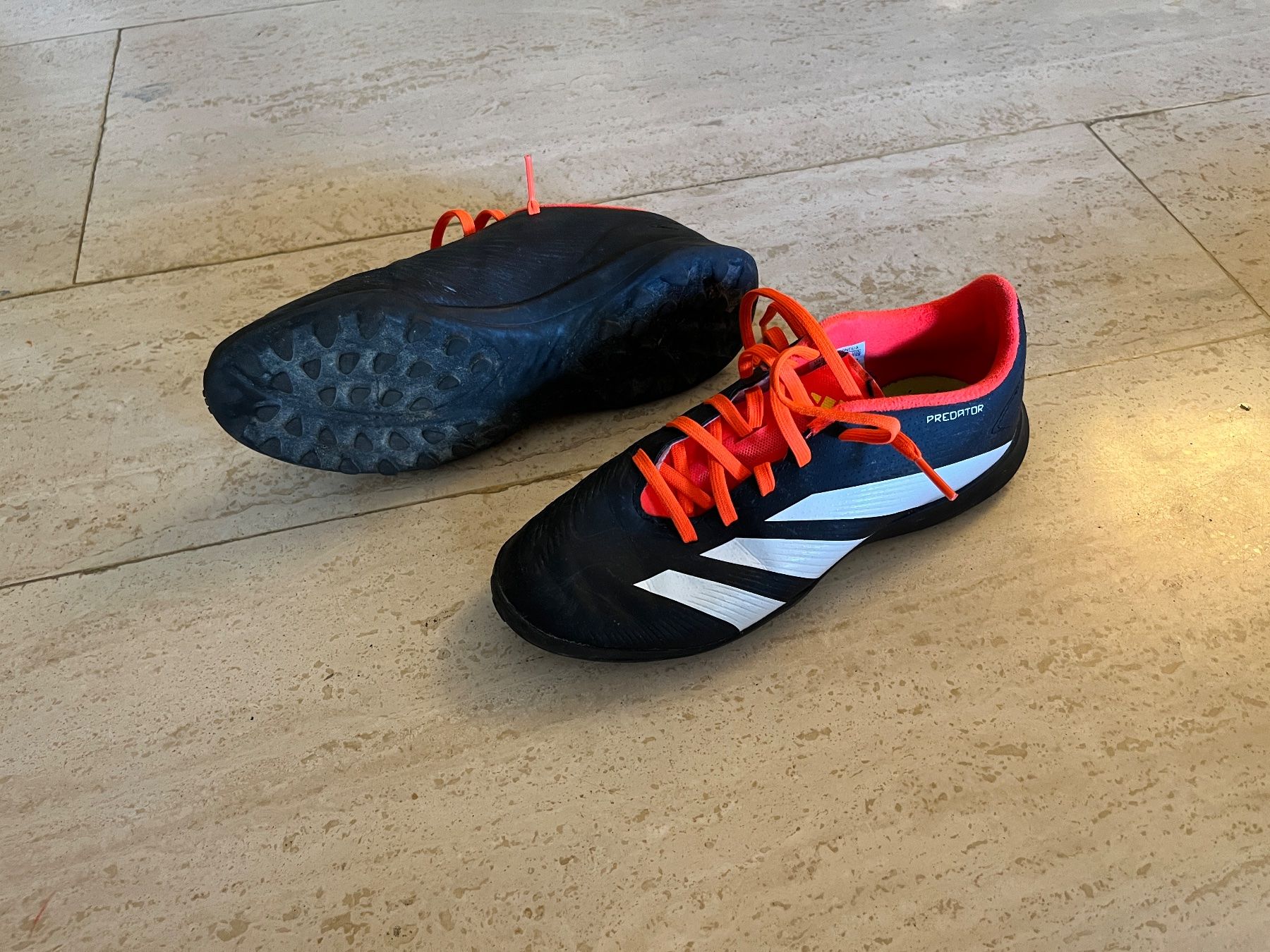Adidas Scarpe da uomo: Fussballschuhe / Tausendfüssler Grösse 37.5 – Usato da Zürich venduto da Pellicano