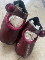 Süsse Babyschühchen in Bordeaux Rot/Lila