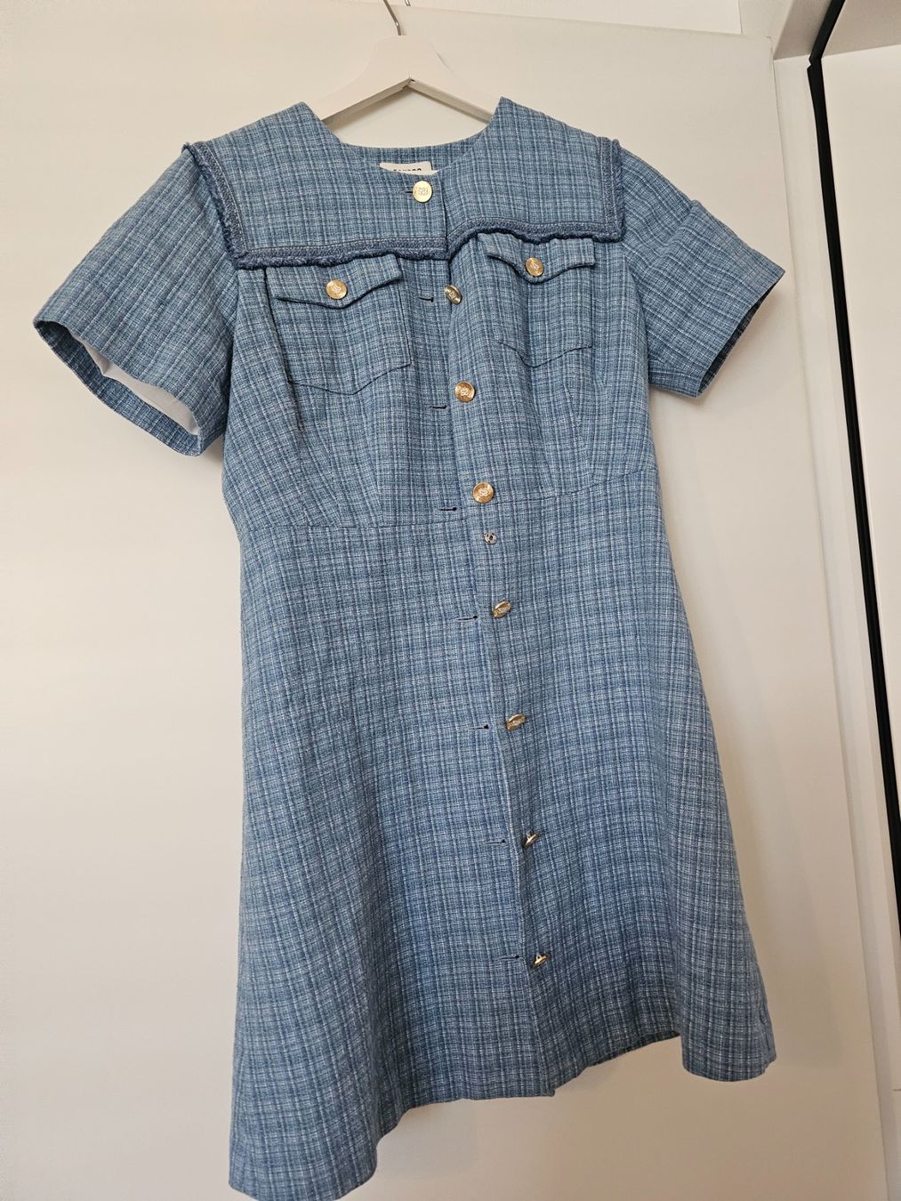 Robes: Tweed Kleid hellblau Gr. 38, goldene Knöpfe – D'occasion à Fällanden par Fairamay