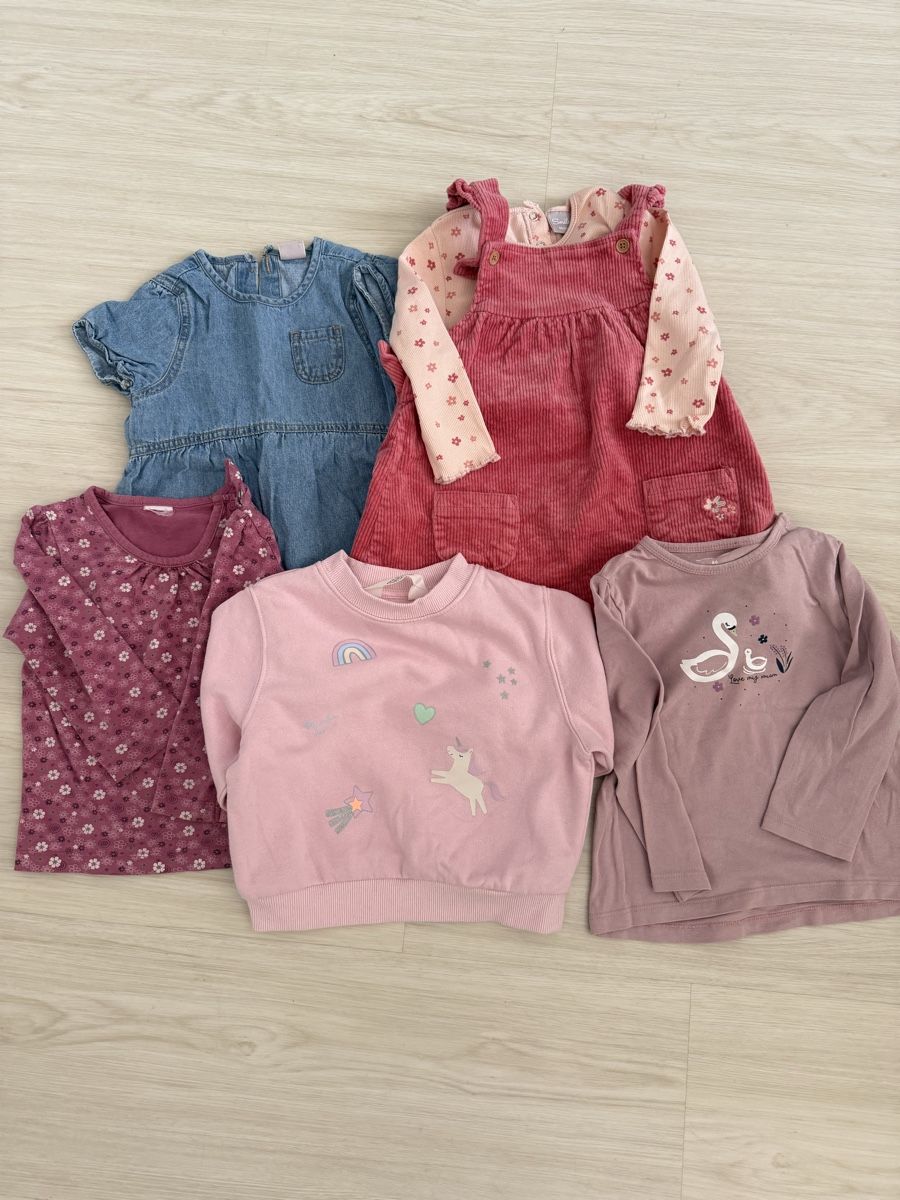 Lotti & Set di vestiti: Kleiderpaket Mädchen Grösse 86 – Usato da Wiedlisbach venduto da Sistershop 1