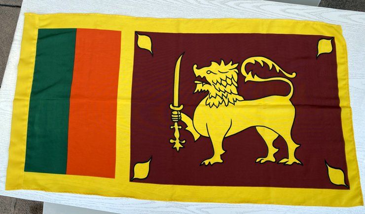 Bandiere: Drapeau Sri Lanka 60x110 cm polyester – Nuovo (secondo la descrizione) da Prangins venduto da Timband