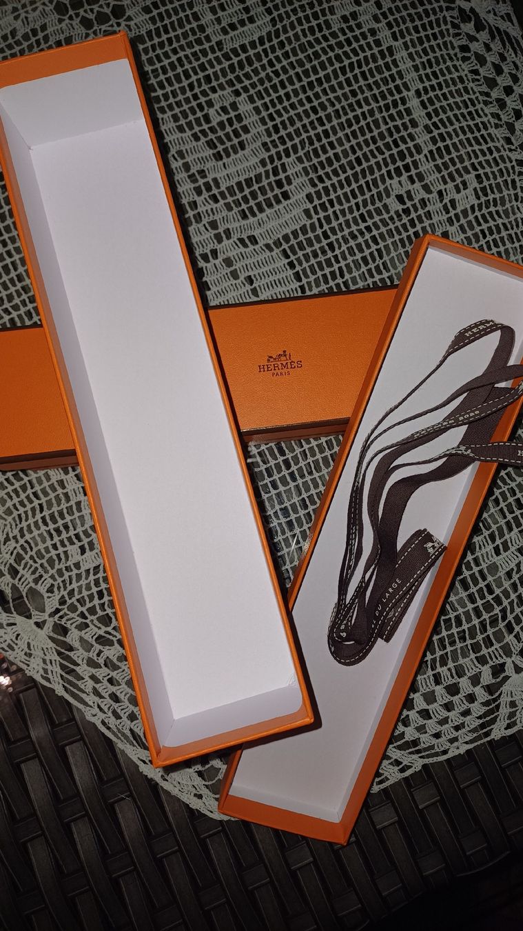 Altro in Decorazioni & Accessori: Hermès Geschenkboxen mit Band - Originalverpackung – Nuovo e nell'imballaggio originale da St. Gallen venduto da gab_8nvv 3