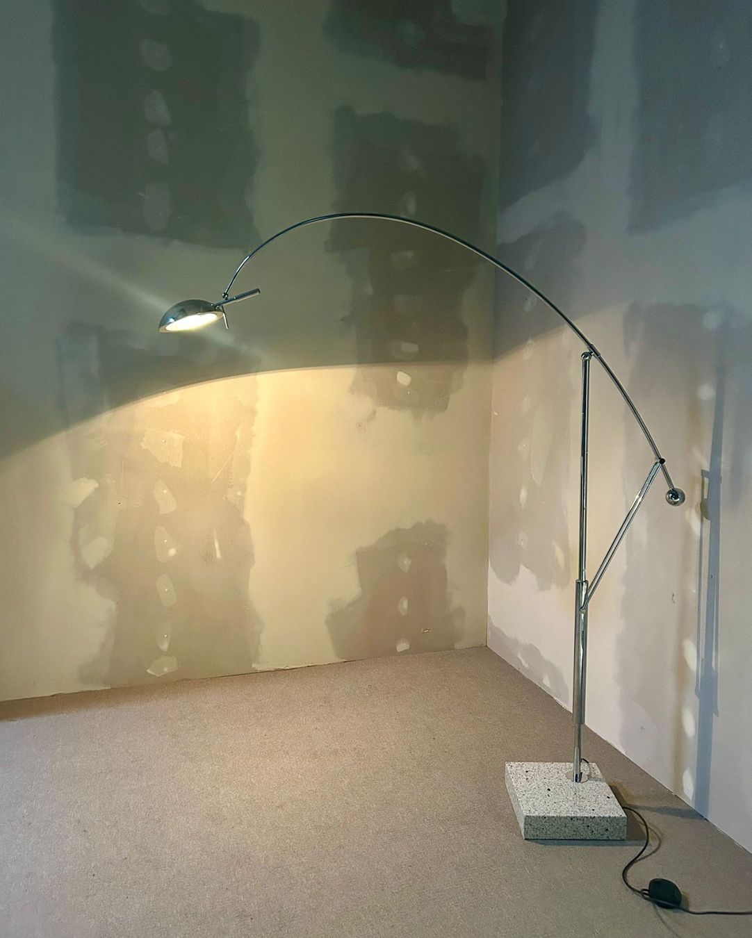 Lampen: Design Stehlampe Bogenlampe, Granitsockel und Chromgestell – Gebraucht aus Rickenbach ZH von Der-Insider 4