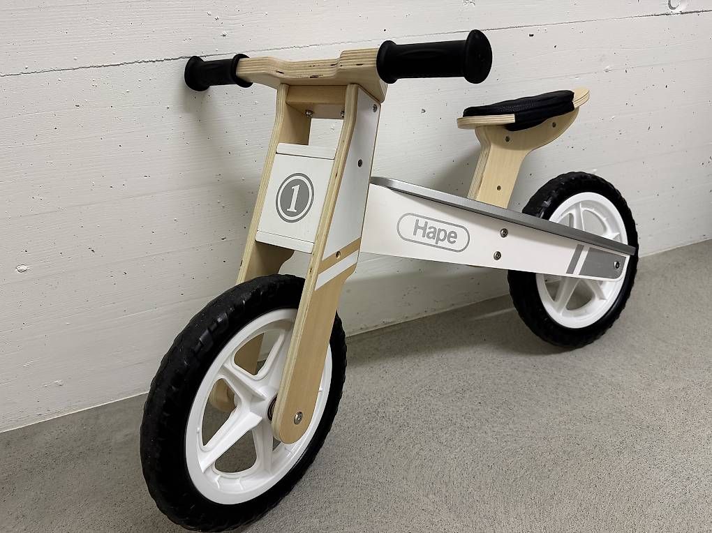 Fahrzeuge für Kinder: Laufrad aus Holz – Gebraucht aus Sissach von Seo23