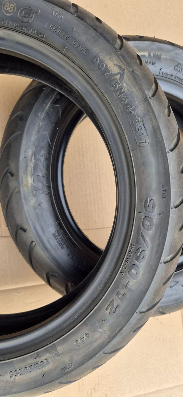 Accessori per altri veicoli: 2 Pneu für Roller – Usato da Geuensee venduto da Pipapaguigrafo 1