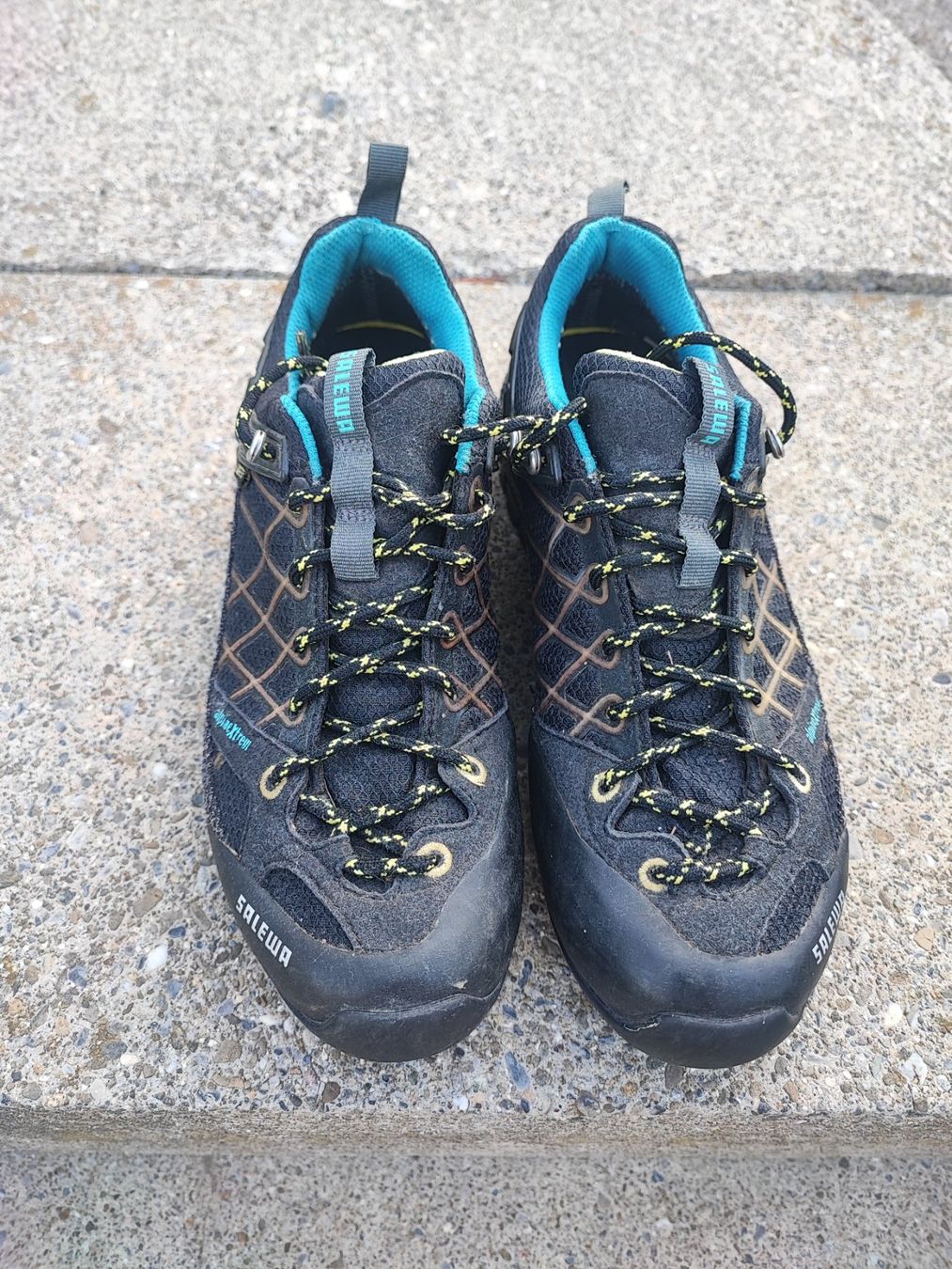 Salewa Scarpe da donna: Wanderschuhe Salewa AlpineXtrem Gore-Tex schwarz – Usato da Grabs venduto da Margelchopf1