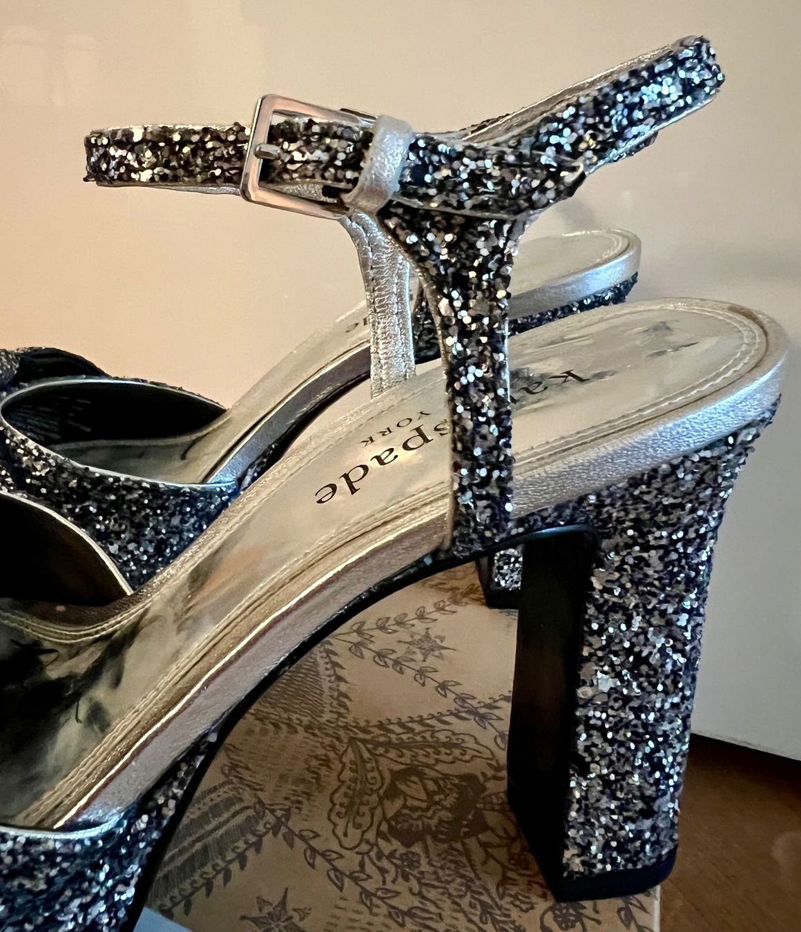 Kate Spade Scarpe da donna: Kate Spade Glitter Bow Miya Platform Sandals - Size 8.5 – Usato da Zürich venduto da FT_Zurich 8