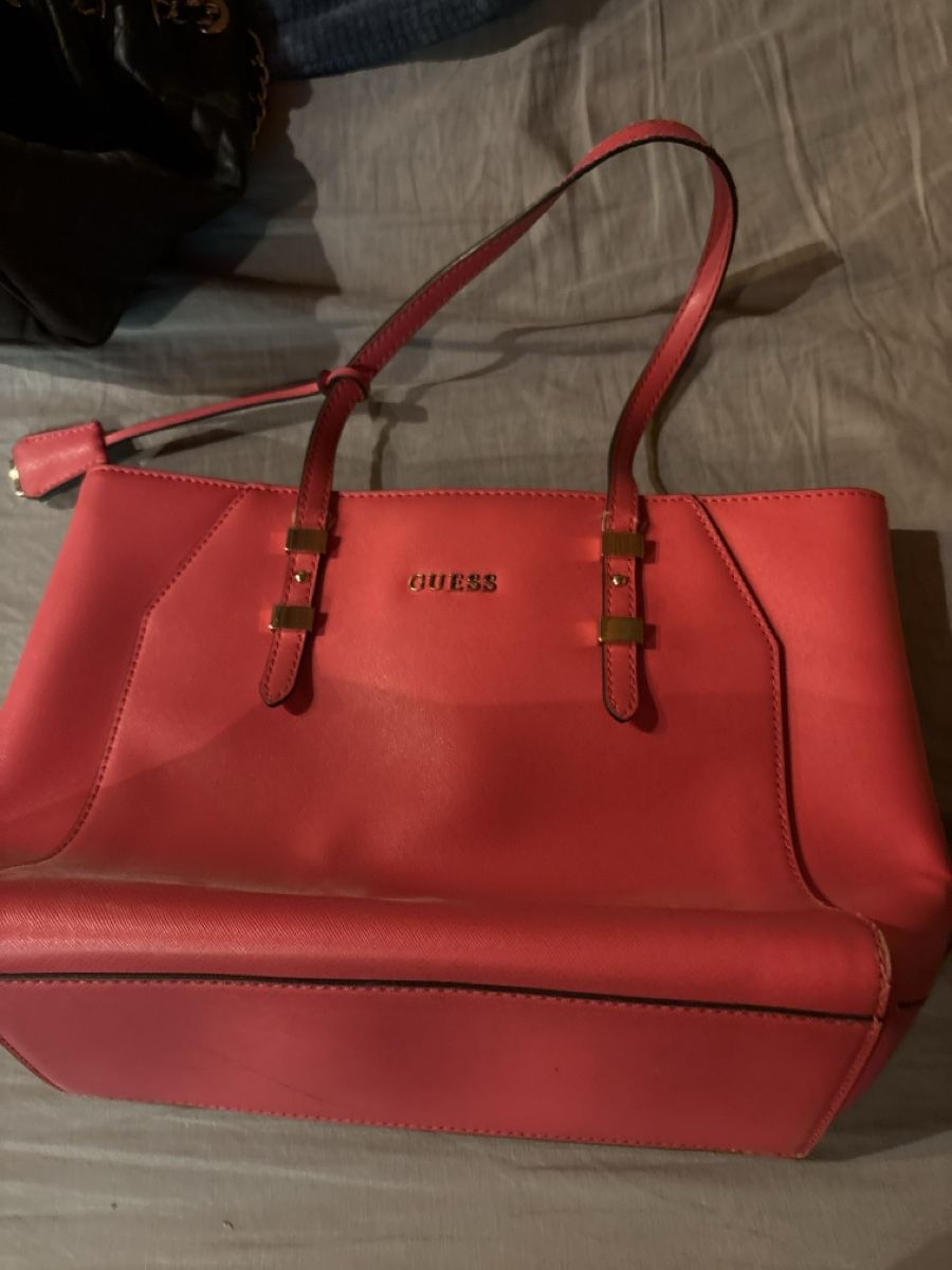 Guess Sacs femmes: Orginale Guess Handtasche – D'occasion à Eppenberg par Chantal151994