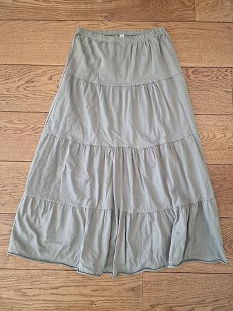 Rock mit Rüschenabschnitten khaki, Gr. S, ungetragen