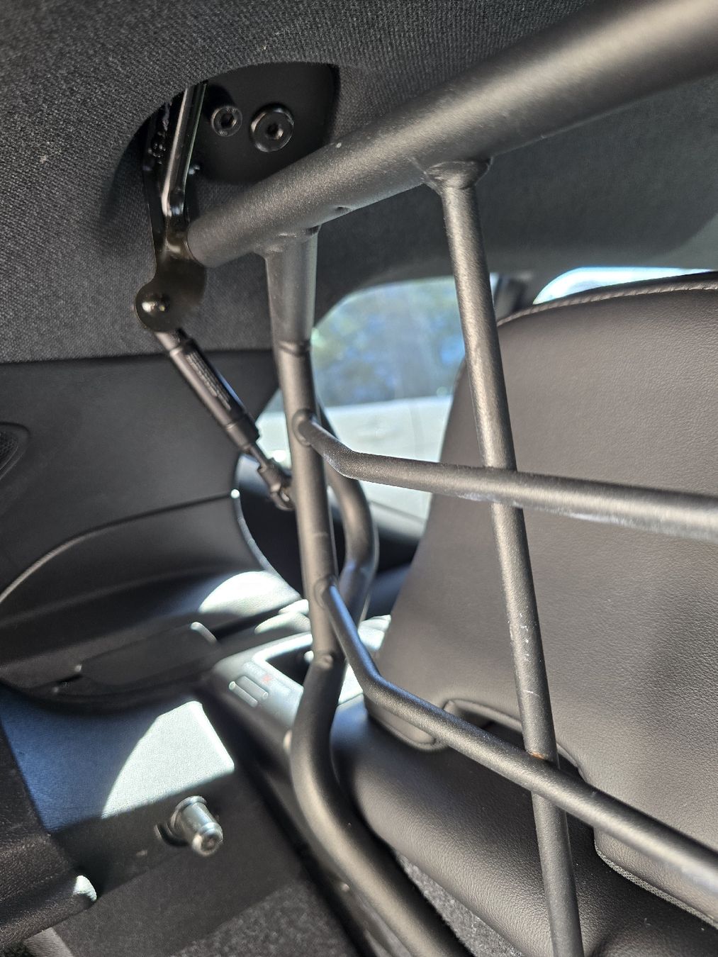Volvo Alle Autoersatzteile: .A vendre grille de séparation. – Gebraucht aus Fribourg von ghazielsayed
