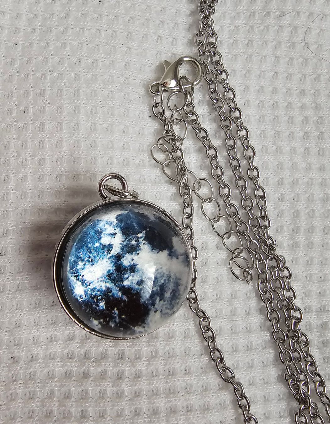 Ciondoli: NEU! Planet Anhänger mit Kette – Nuovo e nell'imballaggio originale da Füllinsdorf venduto da Sunnebliemli7 4