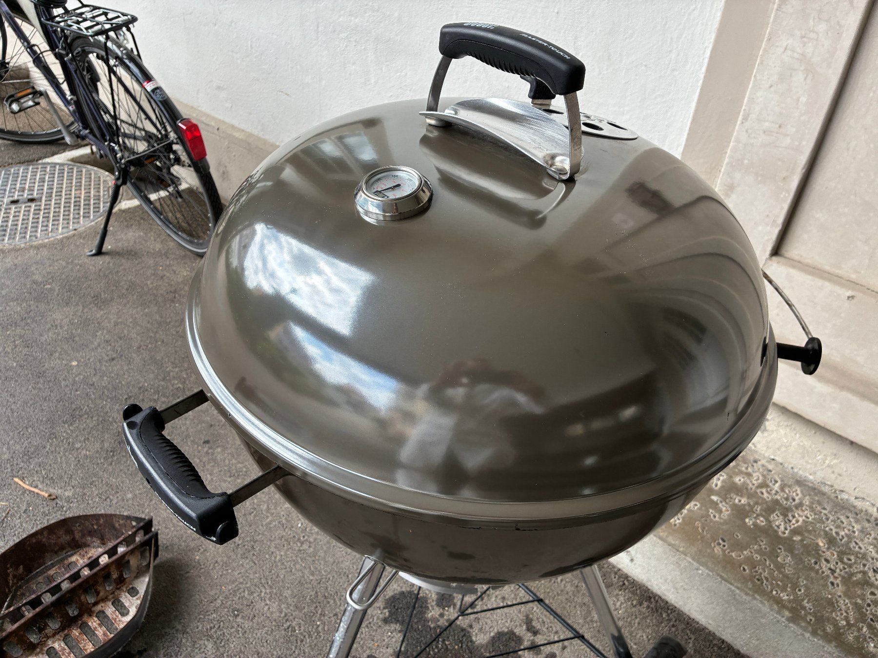 Weber Griglie: Weber Grill Anthrazit gebrauchter Zustand (Master-touch) – Usato da lyss venduto da Strax