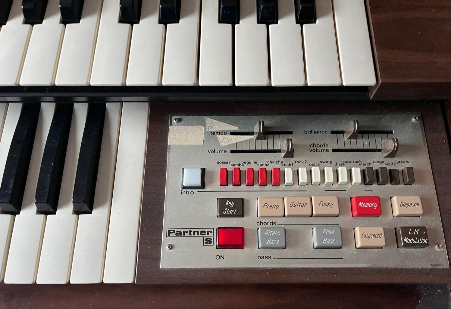 Strumenti musicali: Orgel Farfisa Metropolitan – Usato da Reinach BL venduto da fliegenrolli 2