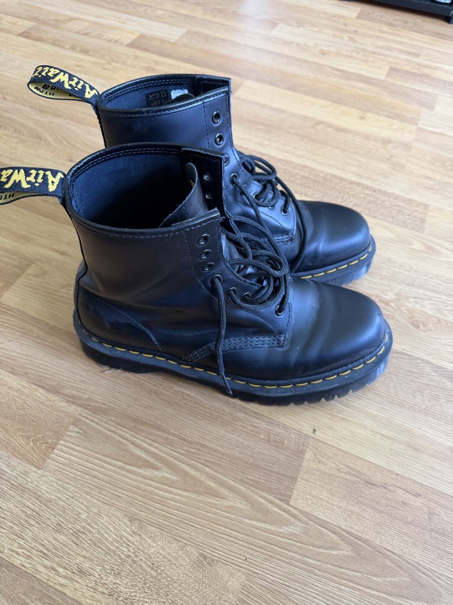 Scarpe da uomo: Dr. Martens Boots, Grösse 44, schwarzes Leder – Nuovo (secondo la descrizione) da Bern venduto da nivek22 1