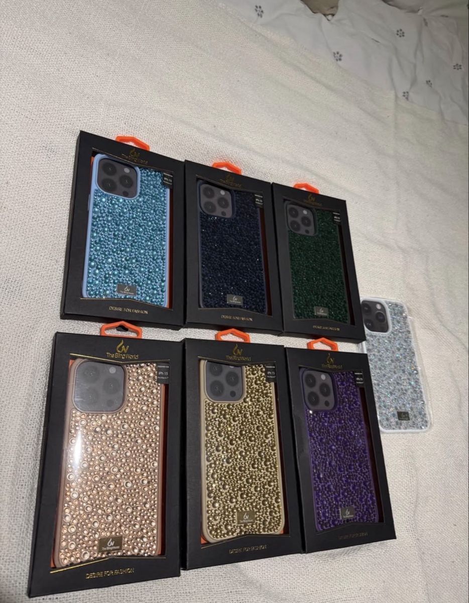 Coques & Protection écran: 10 Coques iPhone 15 Pro Max  – Neuf avec emballage d'origine à Payerne par Cassandrama00