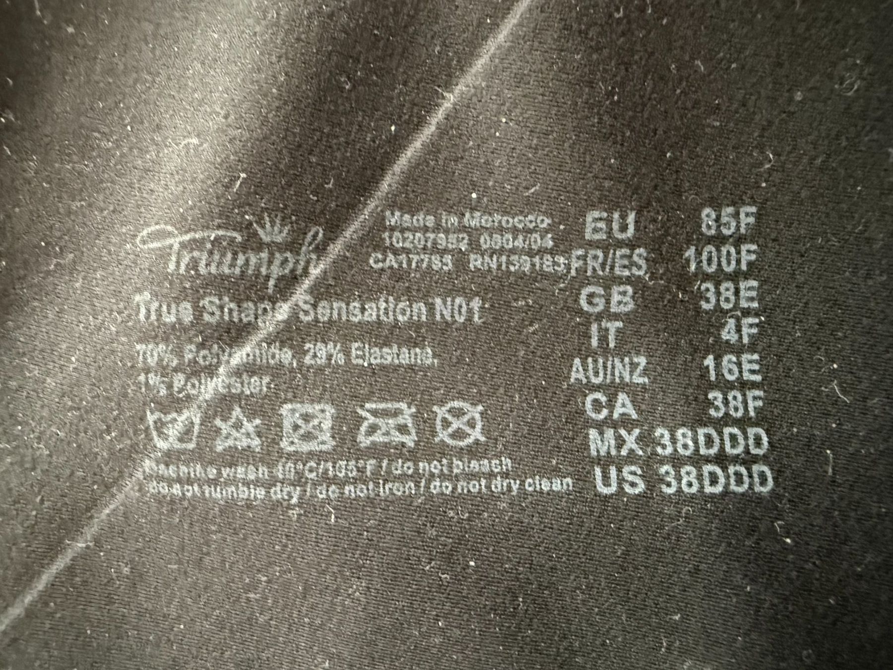 Triumph Sonstige Unterwäsche: Triumph  BH  Gr. 85F  Minimizer  Farbe schwarz – Gebraucht aus Subingen von ArtBead 1