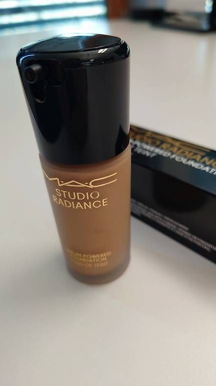 Make-up: MAC Studio Radiance Serum-Powered Foundation – Nuovo (secondo la descrizione) da Beringen venduto da jam_2w5z 2