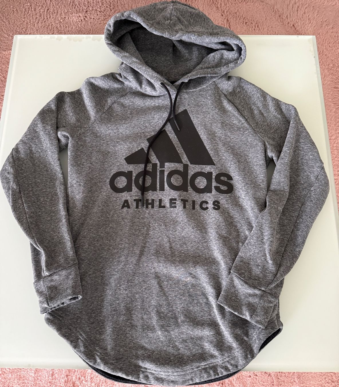 Adidas Pullover & Sweatshirts: Adidas Kapuzenpullover grau – Gebraucht aus Hunzenschwil von Reche71