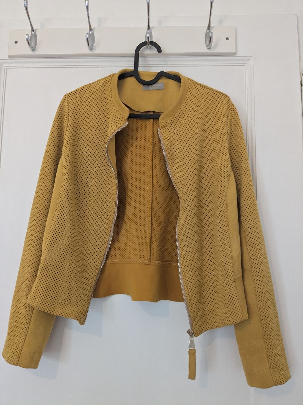 Vestes: suede jacket, M size – Neuf (Voir description) à Genève par Valentyna_ann