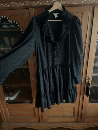 Schwarzes H&M Kleid, Grösse 36, ideal für den Herbst!