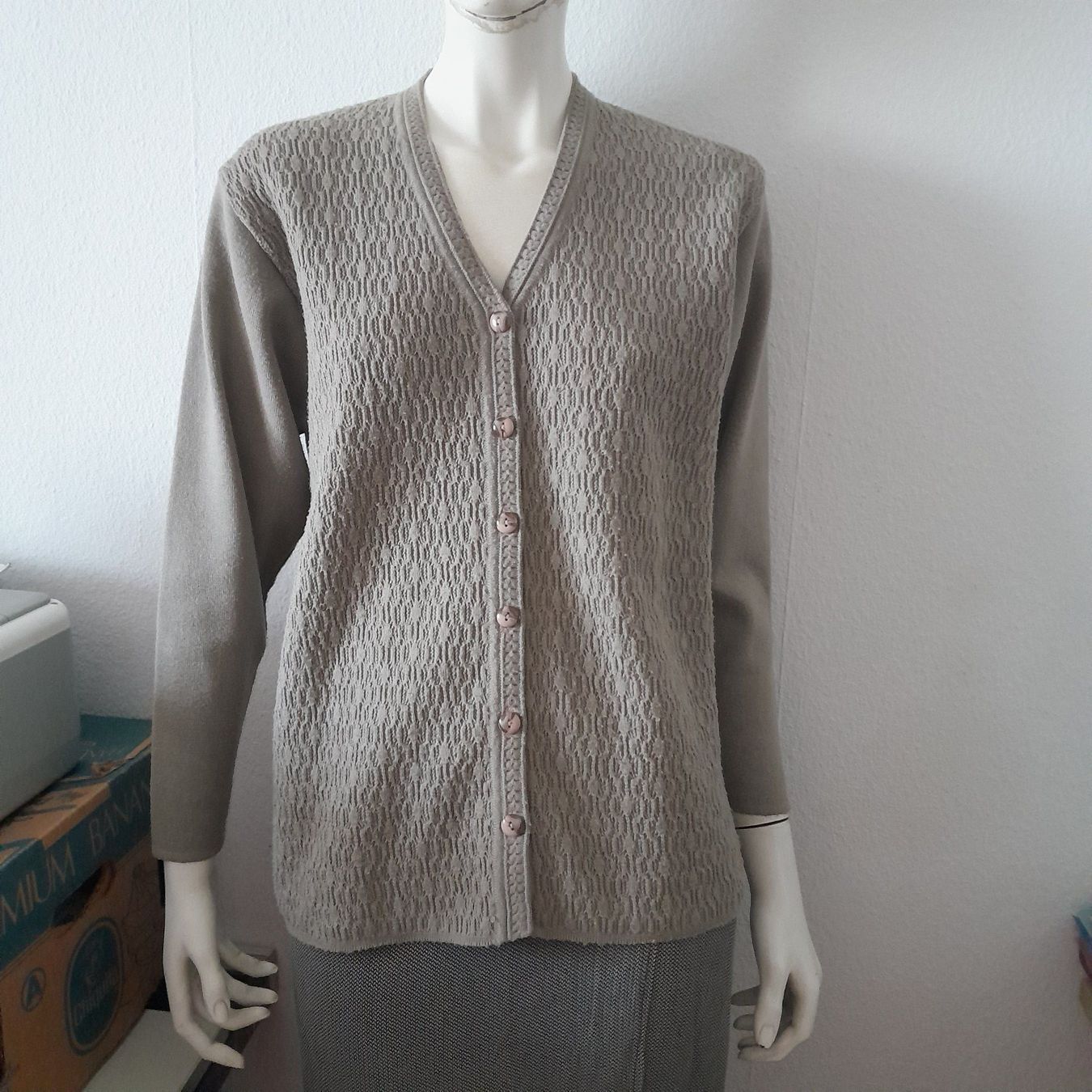 Jacken: Strickjacke Damen  beige, Knöpfe, Herbst – Gebraucht aus Horgen von Amanda30