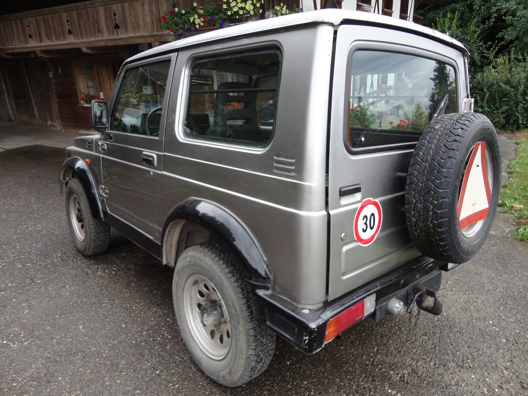 Suzuki Automobili: Suzuki Samurai 1.3i  30Km/h – Usato da Brittnau venduto da Tulile 3