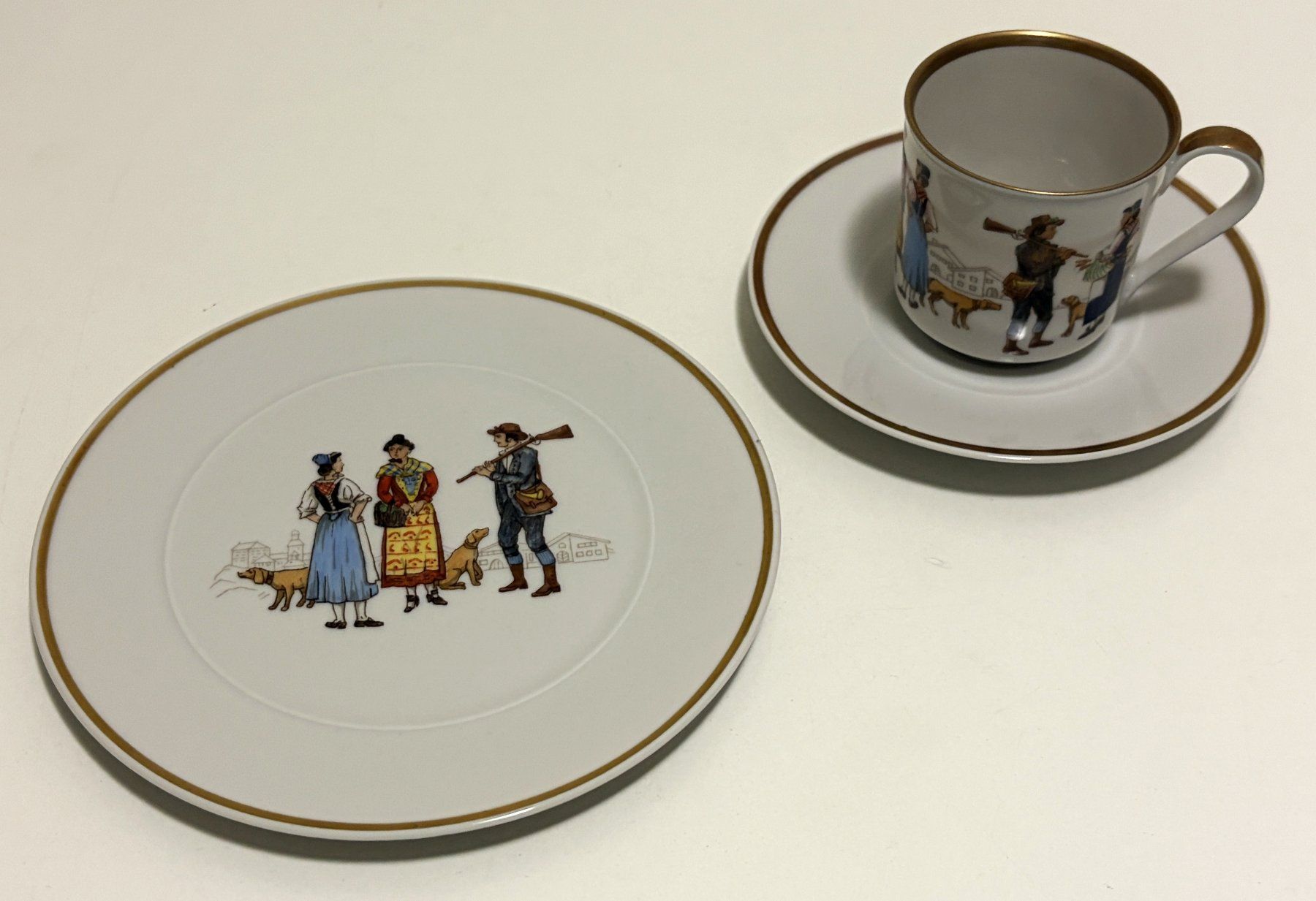 Set di piatti: Langenthal Mocca Set 3teilig Trachten handbemalt Grisons TOP – Usato da Wangen b. Olten venduto da Buntgemischt