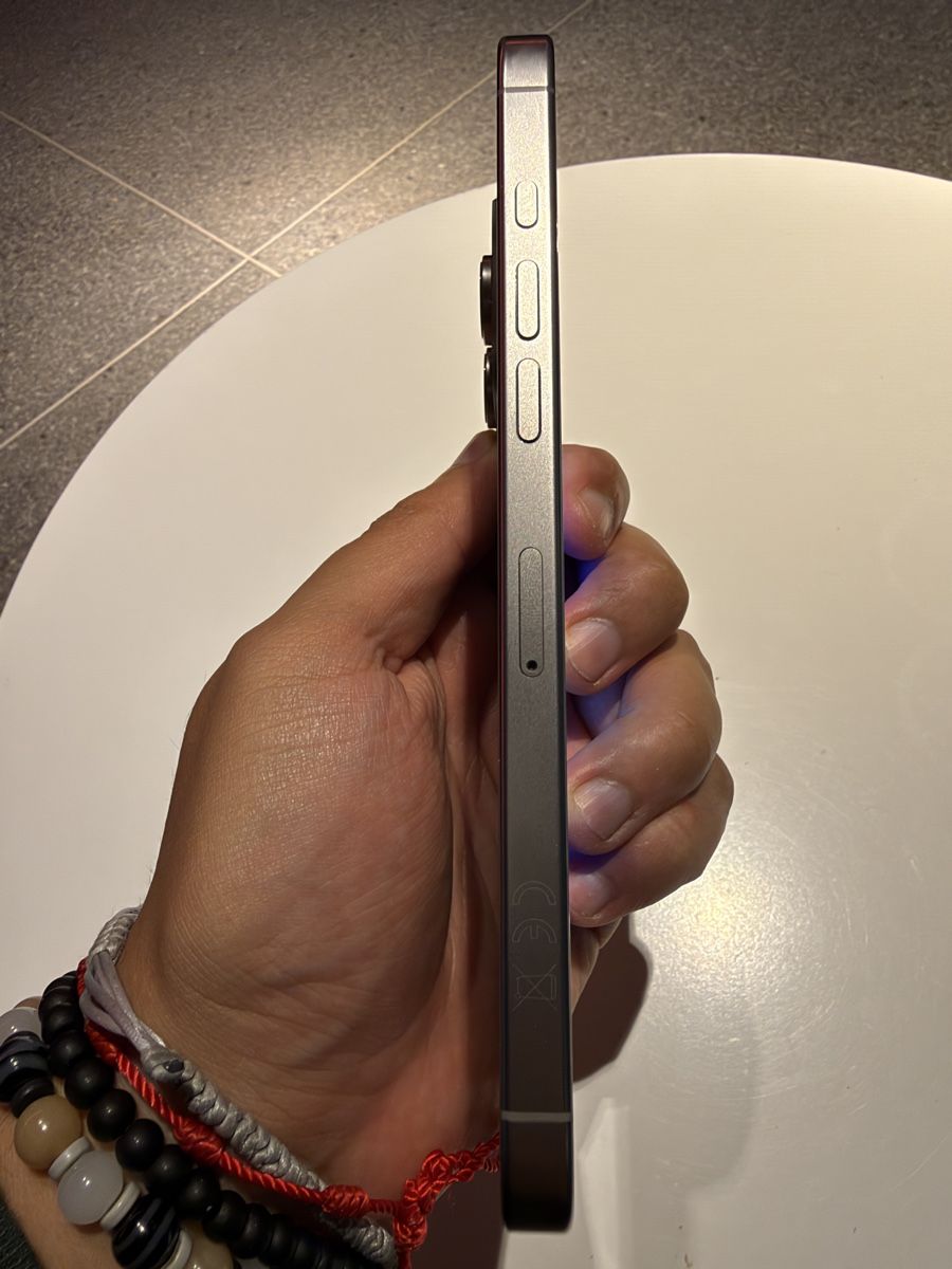 Apple Telefoni cellulari / Smartphones: iPhone 16 pro max top zustand! – Nuovo (secondo la descrizione) da Zürich venduto da Yoni_to 3