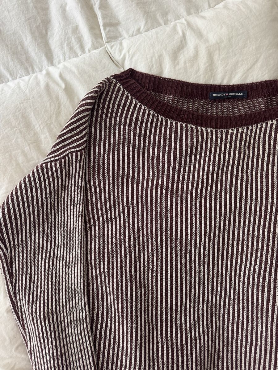 Brandy Melville Maglioni & Felpe: Pull Brandy Melville rayé bordeaux et blanc taille unique – Usato da Genève venduto da lejardindesvetements 1