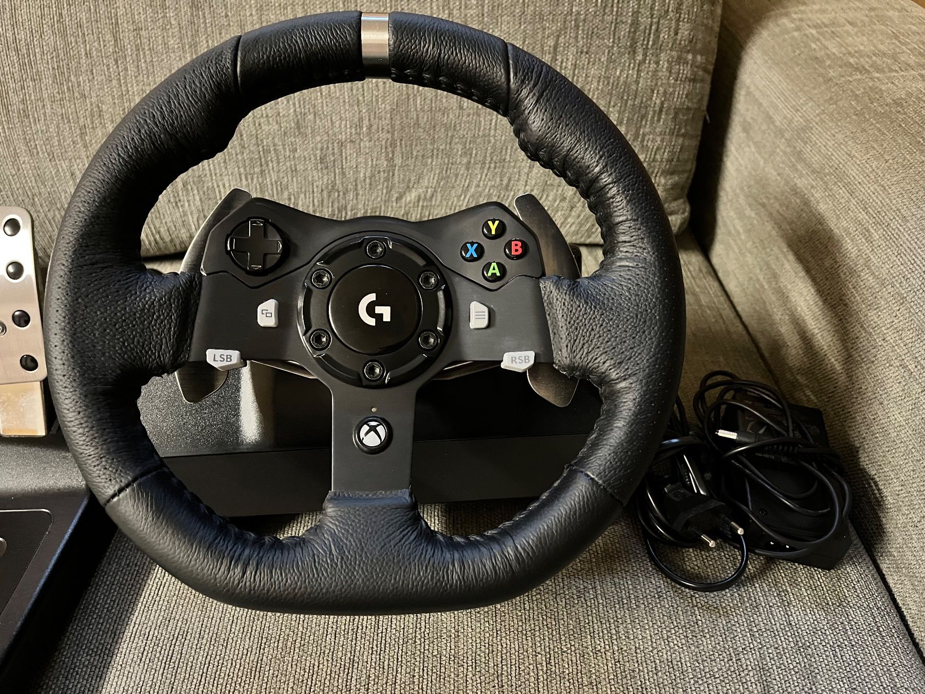 Logitech Manettes: Logitech G920 Driving Force Lenkrad mit Pedalen XBOX One – D'occasion à Jonen par dan_285s 1