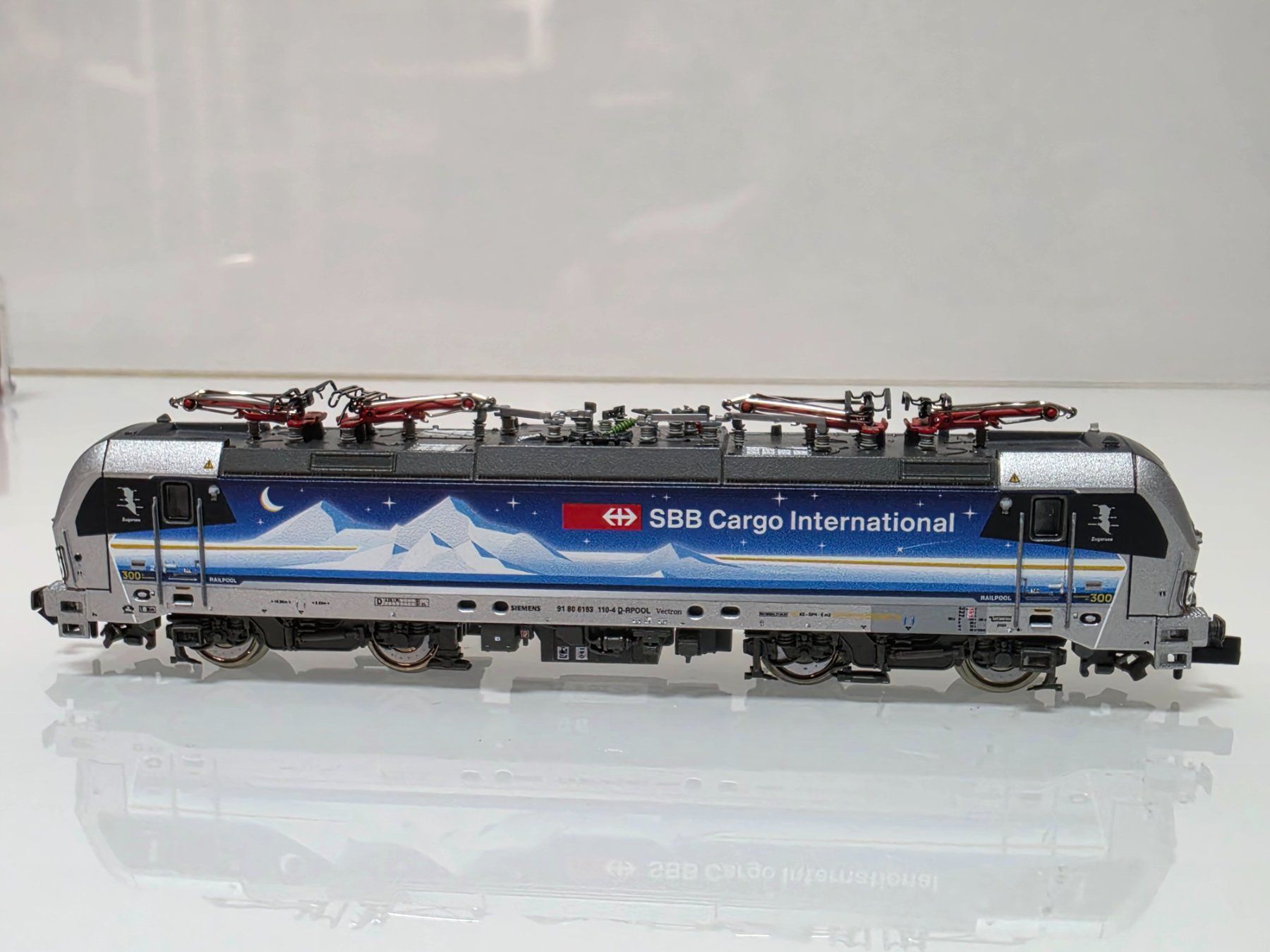 Fleischmann Modellini di ferrovie: Fleischmann SBB Cargo DCC Sound 7570027 – Nuovo e nell'imballaggio originale da Neuenhof venduto da ludovicco 1