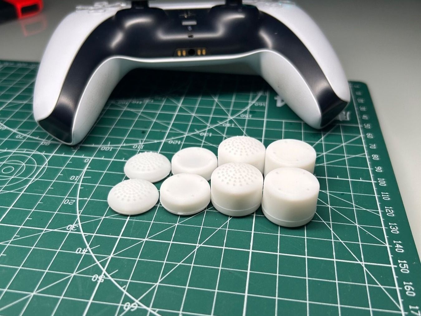 Controller: 8er Set Controller Grips / Noppen (White) – Nuovo (secondo la descrizione) da Niederwil SO venduto da BlueSonic 5