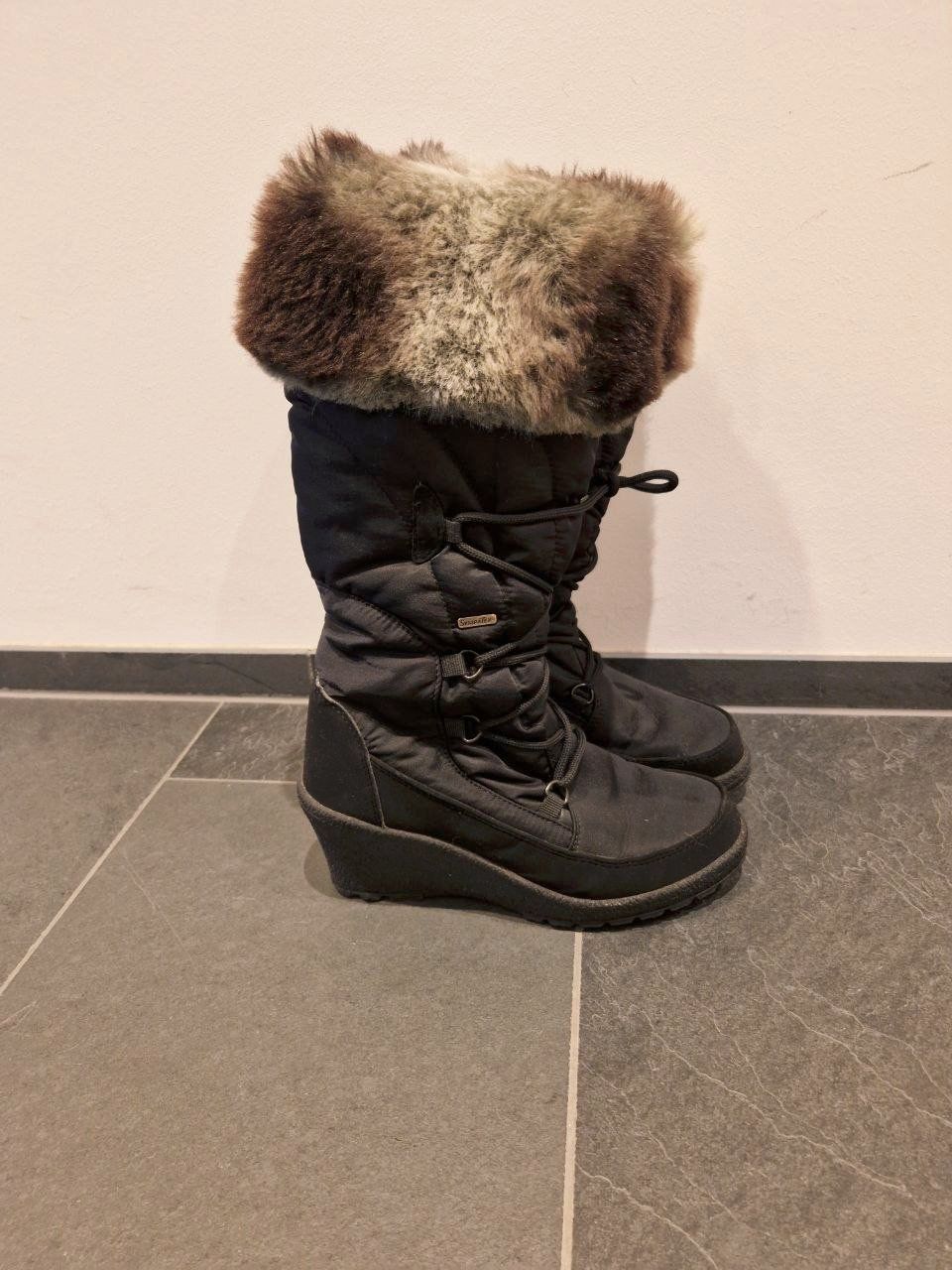 Scarpe da donna: Sehr warme Winterschuhe – Usato da Hägendorf venduto da Moni-F 1