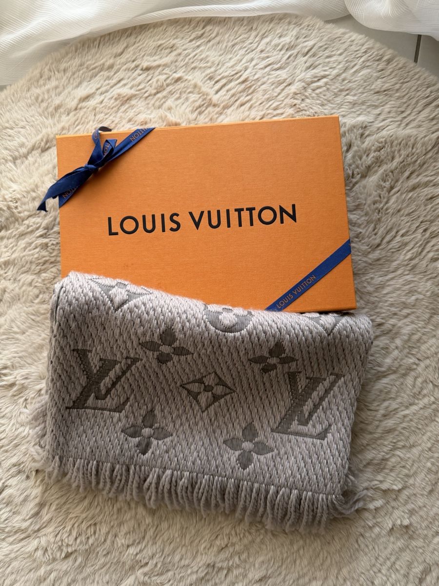 Louis Vuitton Foulard & Sciarpe: Louis Vuitton Logomania scarf – Nuovo (secondo la descrizione) da Unterlunkhofen venduto da bandrea_825 1