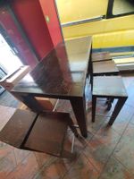 Masiver Bar Tisch mit 6 Hocker
