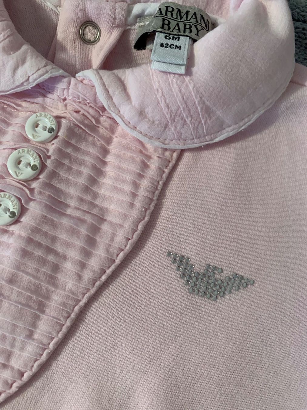 Armani Pagliaccetti: Armani Baby Strampler 62 – Usato da Zürich venduto da Bybyana