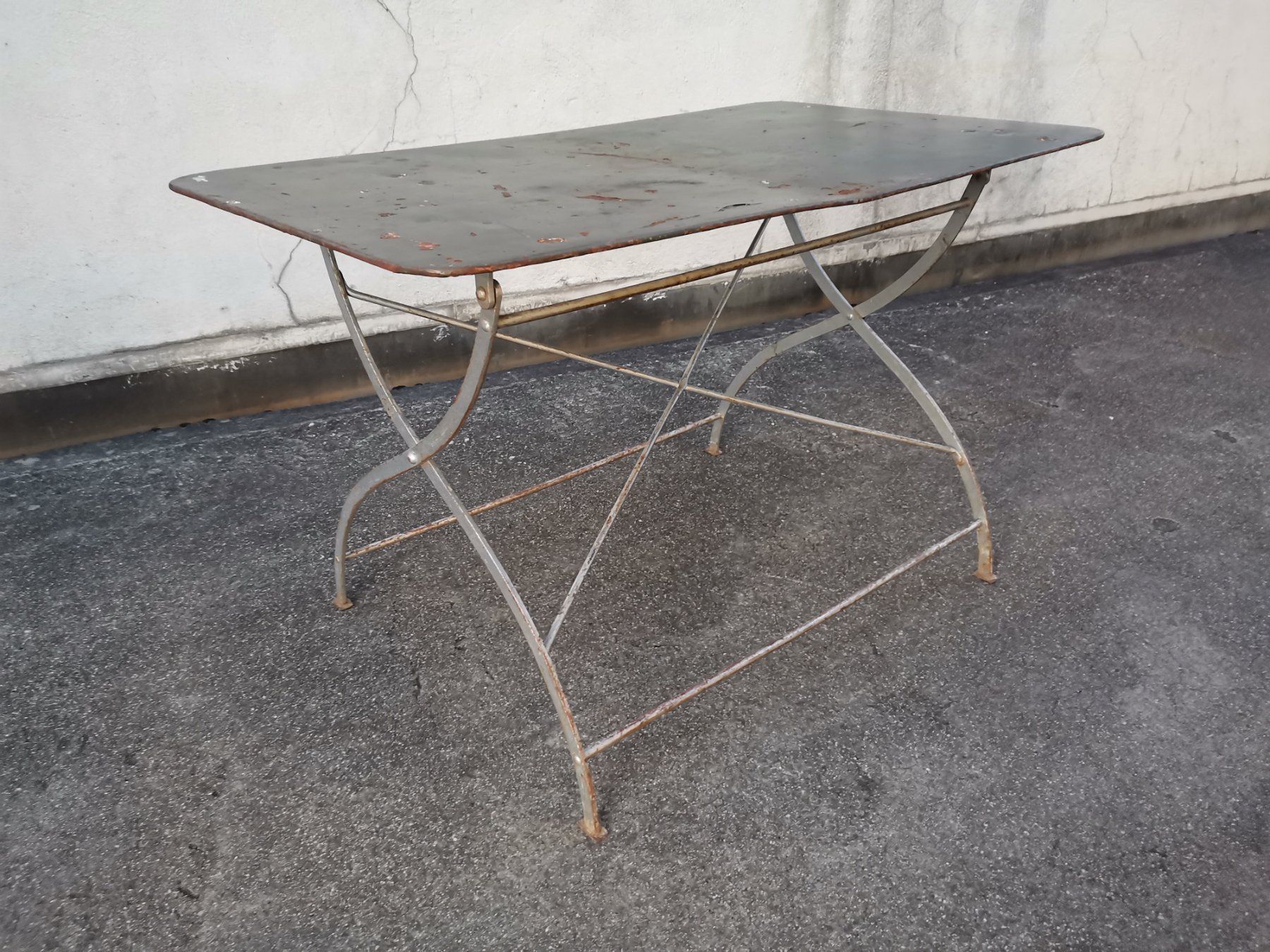 Tische: Antiker Gartentisch, Antiker Tisch, Vintage Gartentisch – Gebraucht aus Wiedlisbach von materialkreislauf