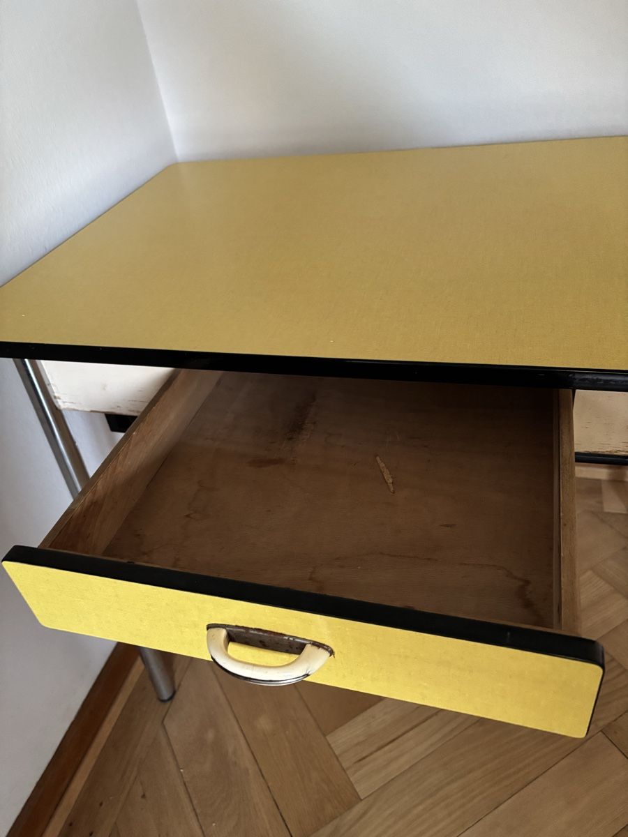 Tables: Table jaune en formica – D'occasion à Bern par Bubbleblee 1