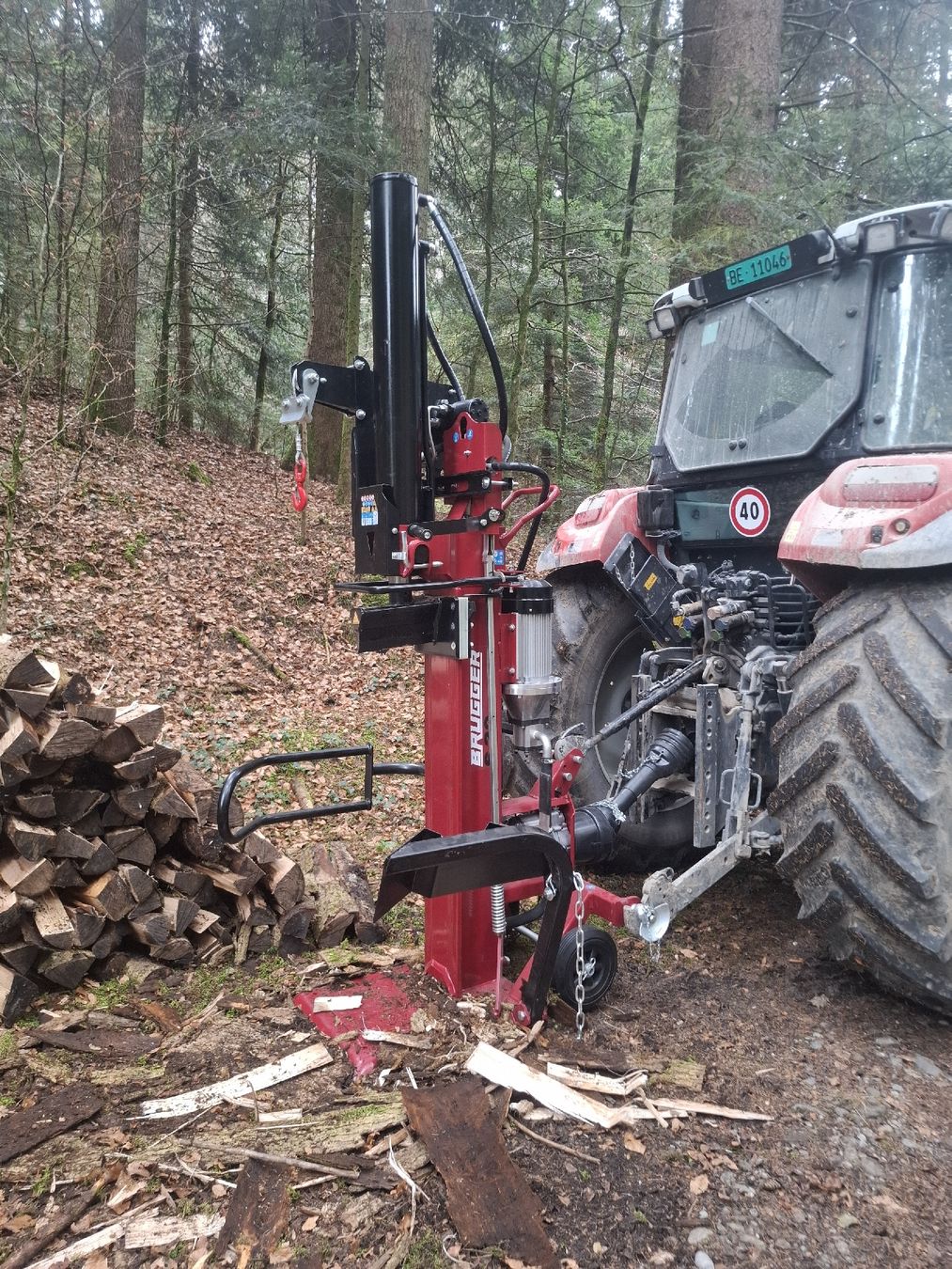 Tutte le macchine: Spaltmaschine mit Seilwinge – Usato da Ortschwaben venduto da Hof.Bern