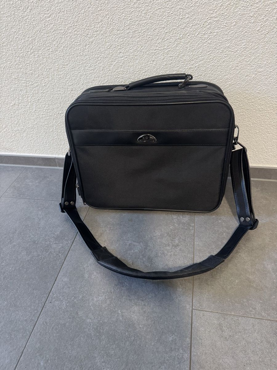 Samsonite Borse: Samsonite Black Laptop Bag  – Nuovo (secondo la descrizione) da Rorbas venduto da ang_y8bv