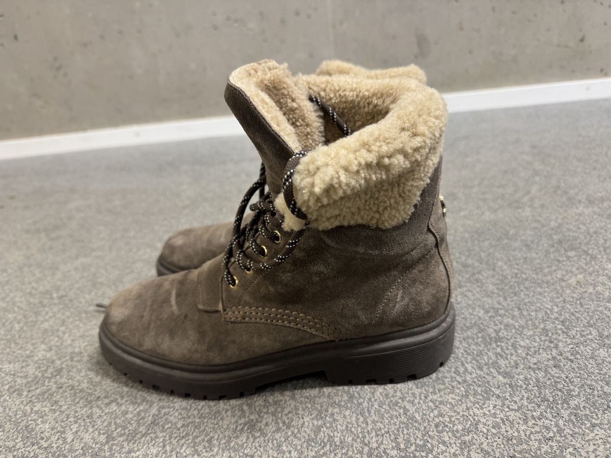 Moncler Scarpe da donna: Winterschuh Moncler – Nuovo (secondo la descrizione) da Davos Platz venduto da mbe_r5tv 1
