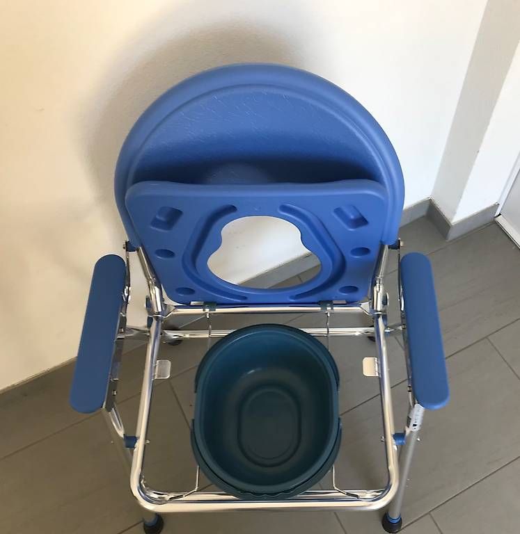 Sedie: Chaise-perçée  – Usato da Cudrefin venduto da lin_8dxb 2