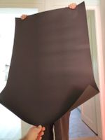 3 Bogen Schwarzes Papier gerollt