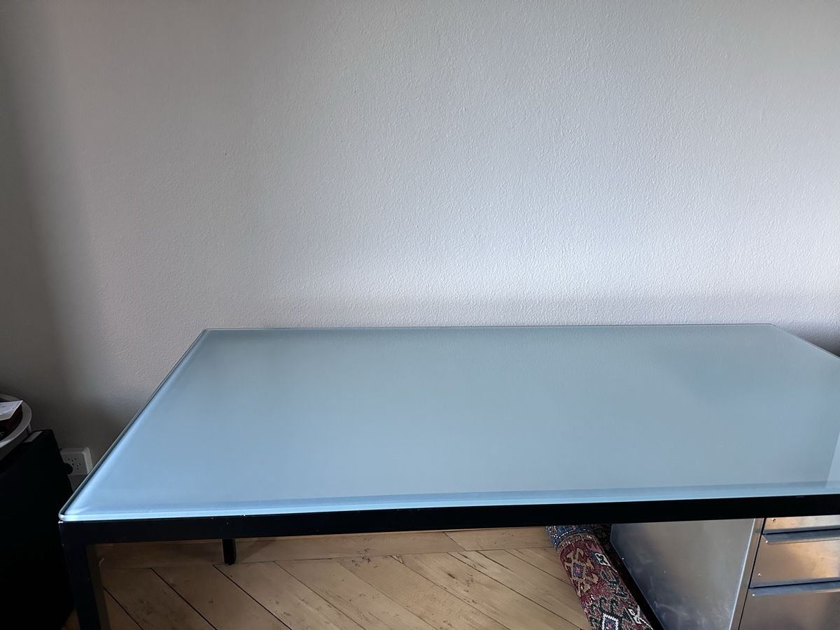 Tavoli: Metalltisch mit Glasplatte – Usato da Zürich venduto da vendidi 2