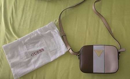 NEUWERTIGE dreifarbige Guess Kamryn Umhängetasche 