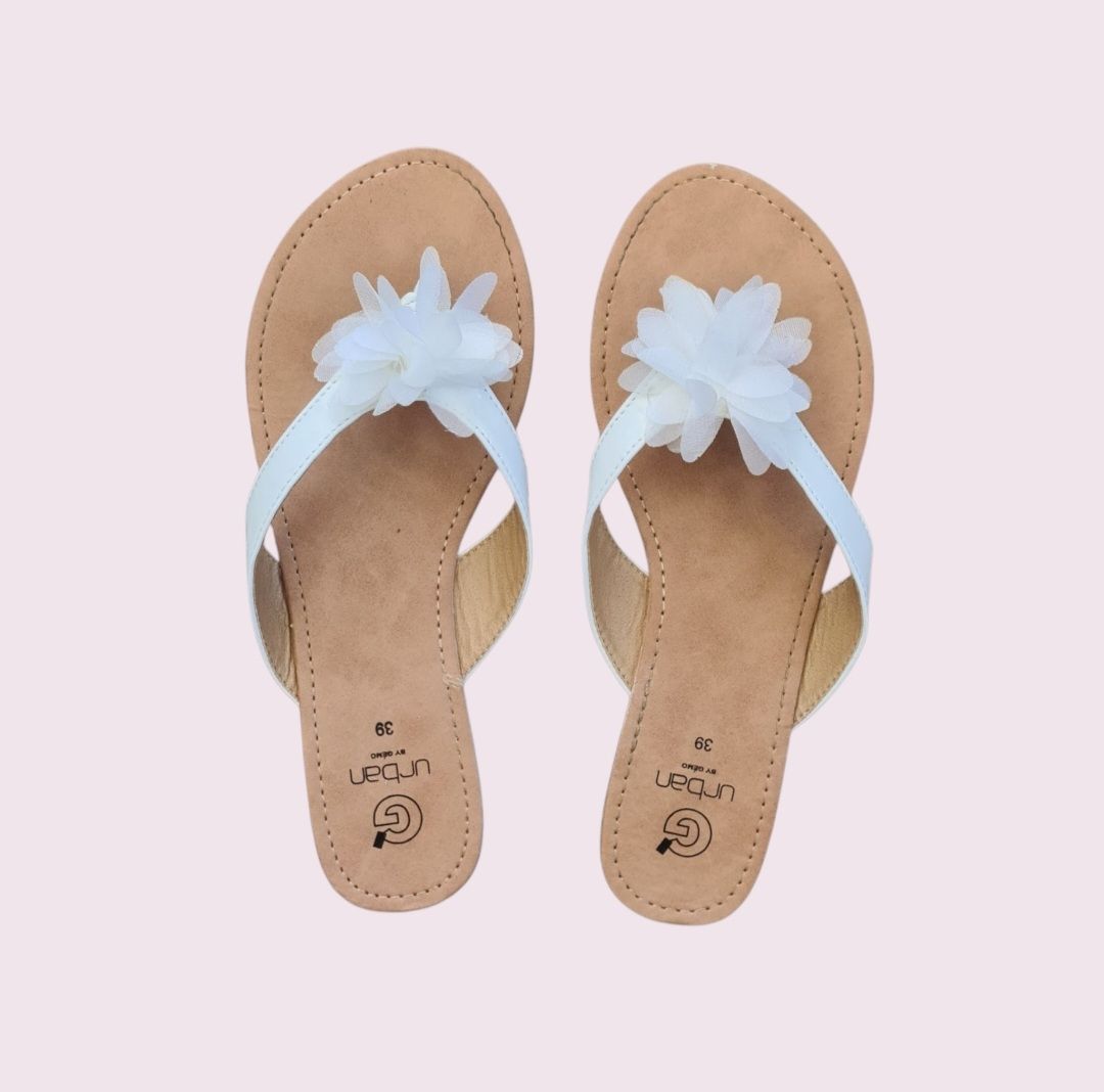 Damenschuhe: Tongs blanches à fleur, taille 39 CH – Gebraucht aus Renens VD von del_t2kx 1
