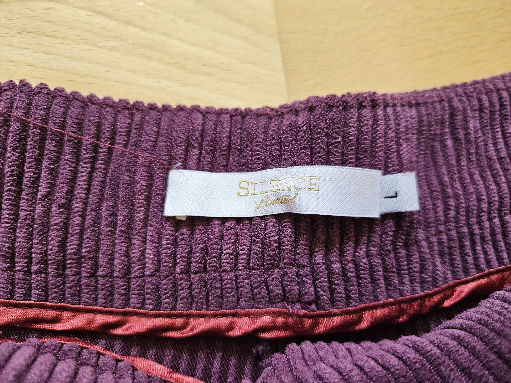 Pantaloni: Cord Hose Grösse L von Silence – Usato da Urdorf venduto da Colina 1